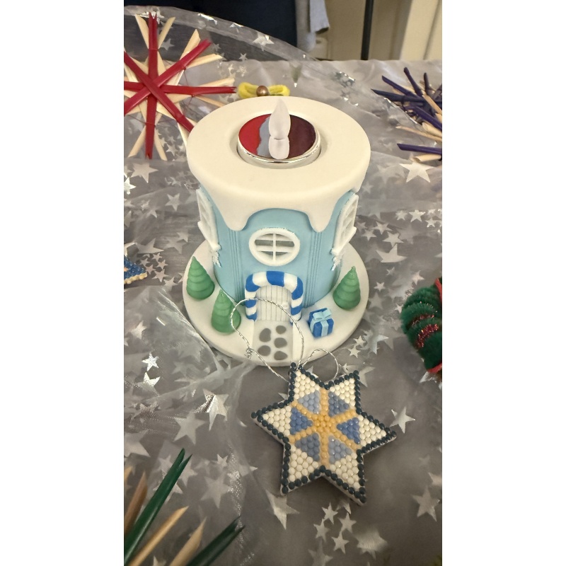 Weihnachtliches 3D-Dekohaus mit LED-Teelichtern – Handgefertigt & individuell anpassbar