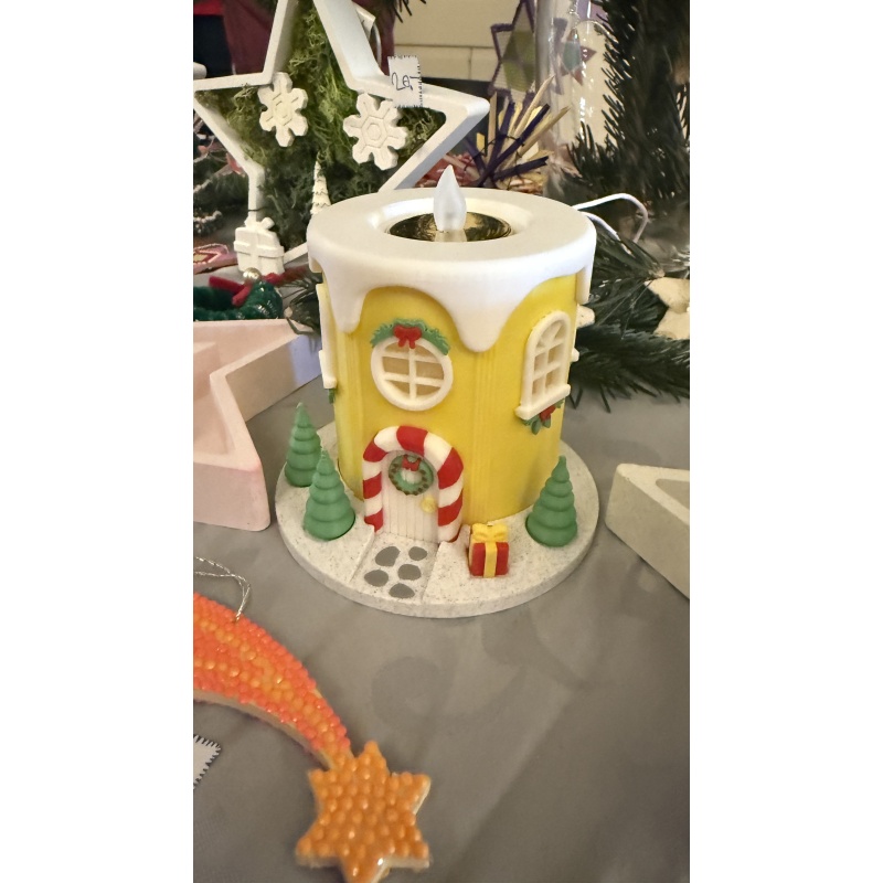 Weihnachtliches 3D-Dekohaus mit LED-Teelichtern – Handgefertigt & individuell anpassbar